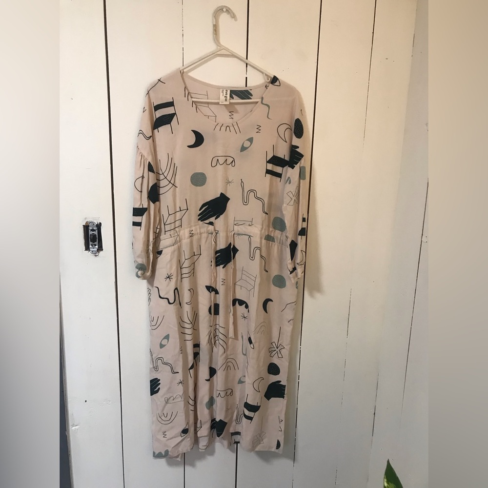 Eve Gravel Cream Graphic-Print Midi Dress